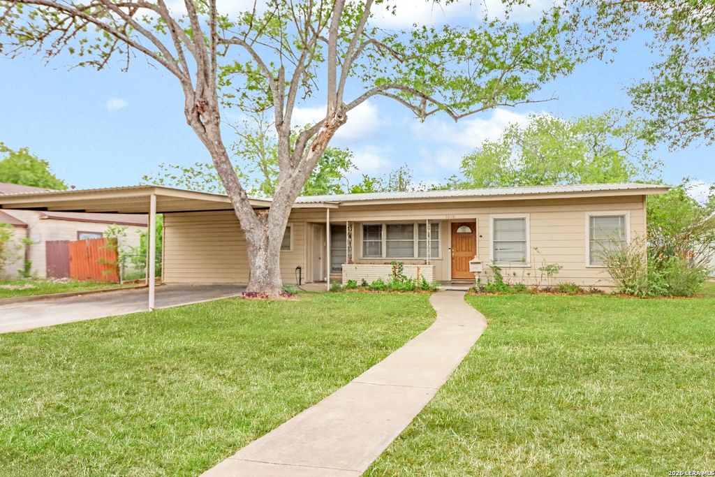 Photo of 1010 E Humphreys, Seguin, TX 78155 (MLS # 1957391)