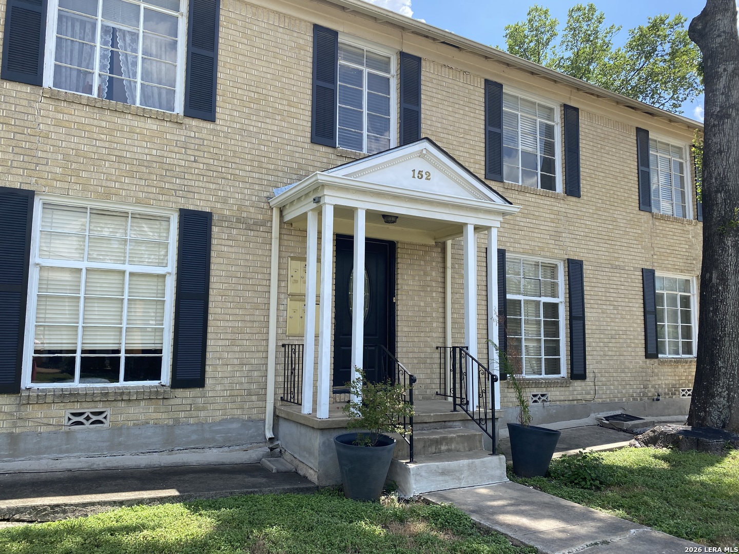 Photo 1 of 6 — 152 Terrell Rd. 1, Alamo Heights, TX 78209