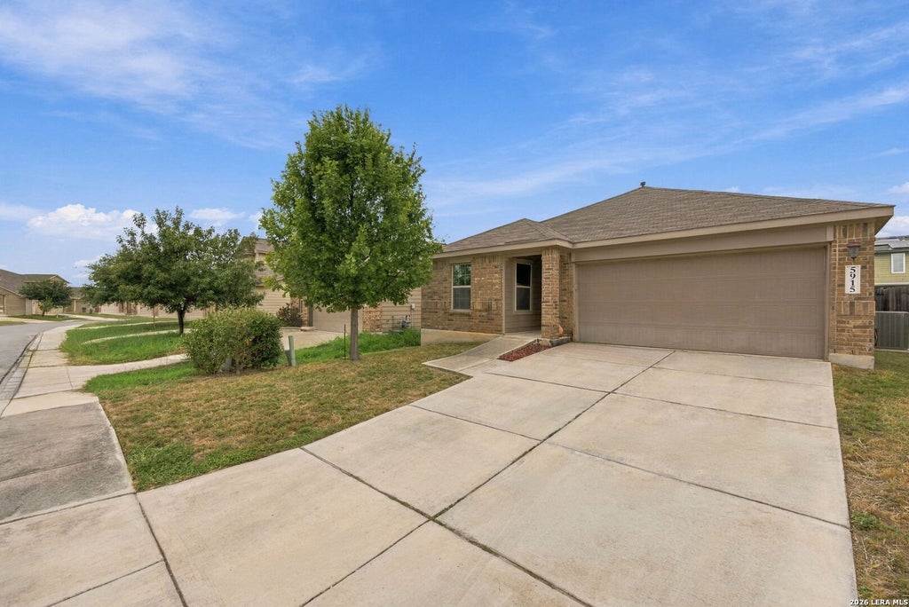 Photo of 5915 Bridle Bnd, San Antonio, TX 78218 (MLS # 2024363)