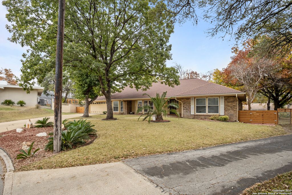 Photo of 6414 View Pt, San Antonio, TX 78229 (MLS # 1929424)