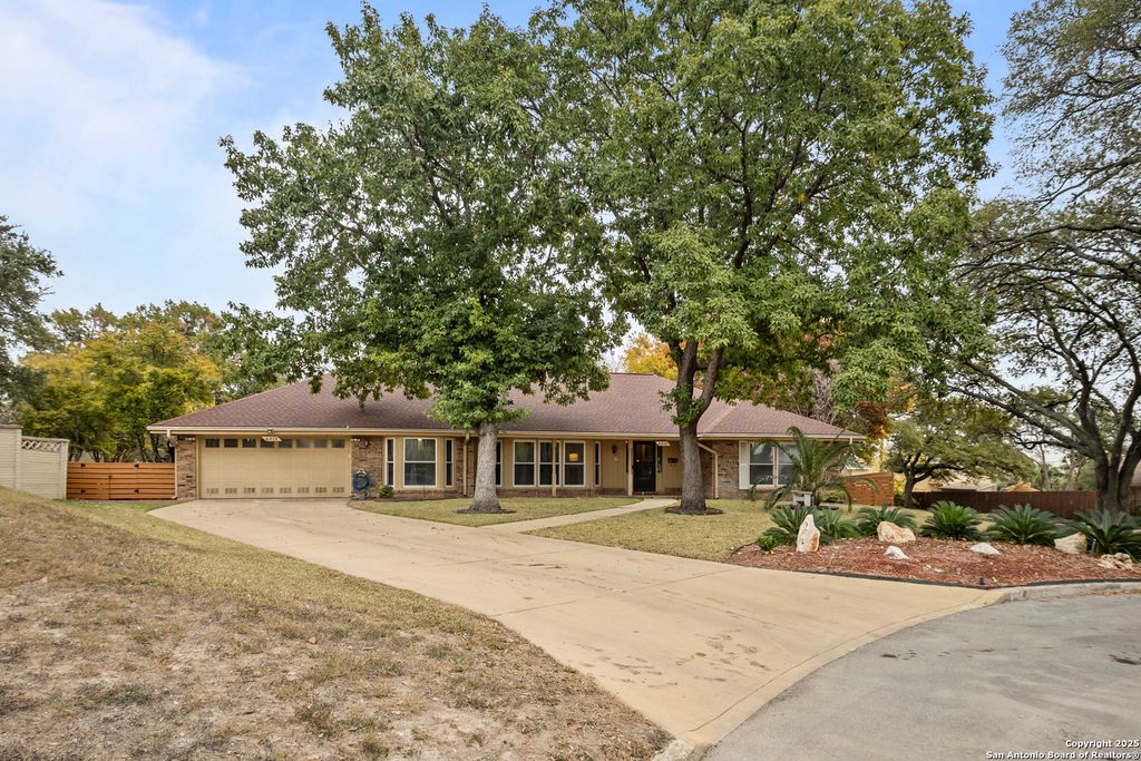 Photo of 6414 View Pt, San Antonio, TX 78229 (MLS # 1929424)