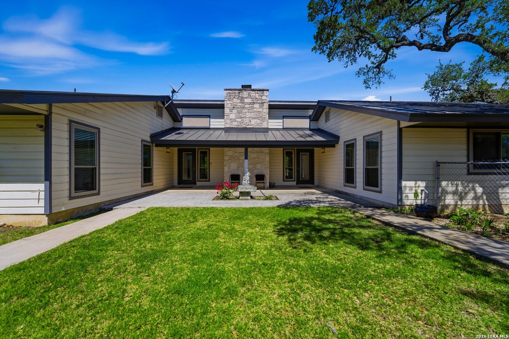 Photo of 28337 LESLIE PFEIFFER DR, Boerne, TX 78015 (MLS # 1968207)