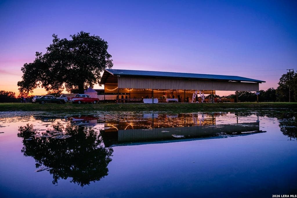 Photo of 799 COUNTY ROAD 6612, Devine, TX 78016 (MLS # 1958427)