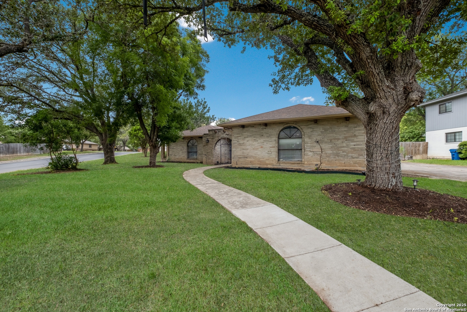 14304 Parkhurst