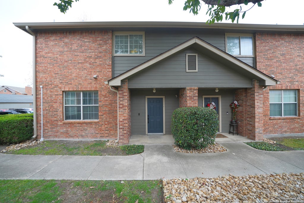 Photo of 68 CHAPEL HILL CIR, San Antonio, TX 78240 (MLS # 2013112)