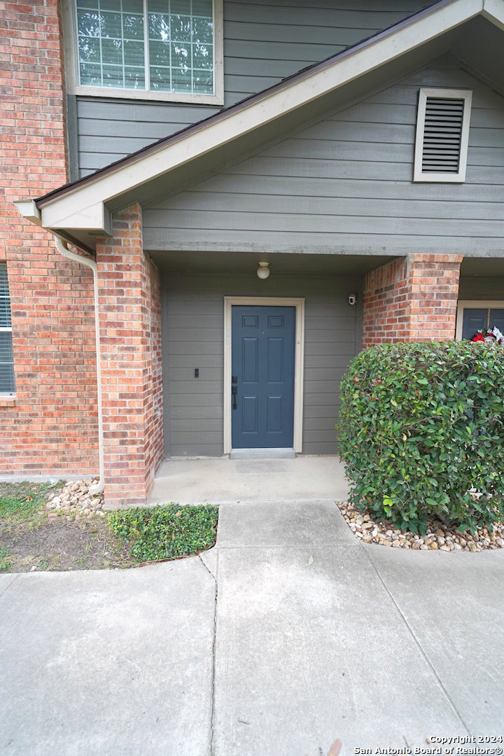 Photo of 68 CHAPEL HILL CIR, San Antonio, TX 78240 (MLS # 2013112)