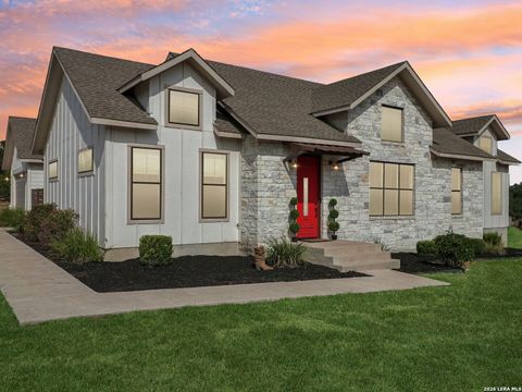 Photo of 120 Golden Eagle Loop, Canyon Lake, TX 78133 (MLS # 1935286)