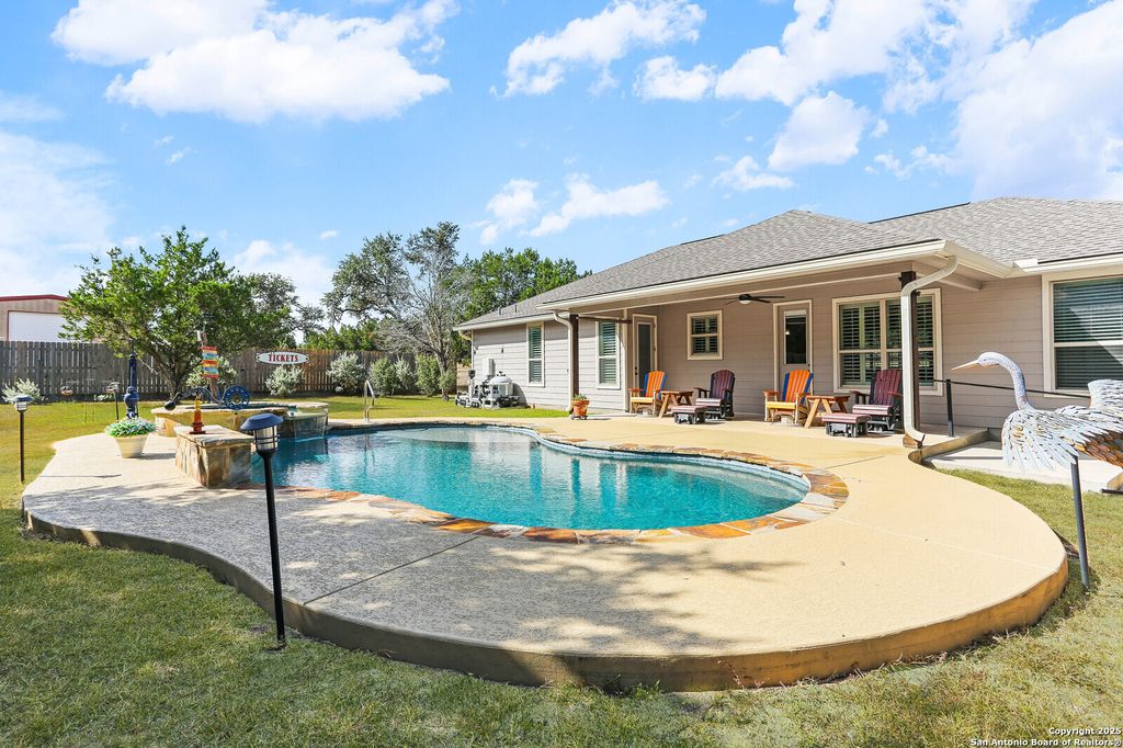 Photo of 1572 Cougar, Canyon Lake, TX 78133 (MLS # 1914156)