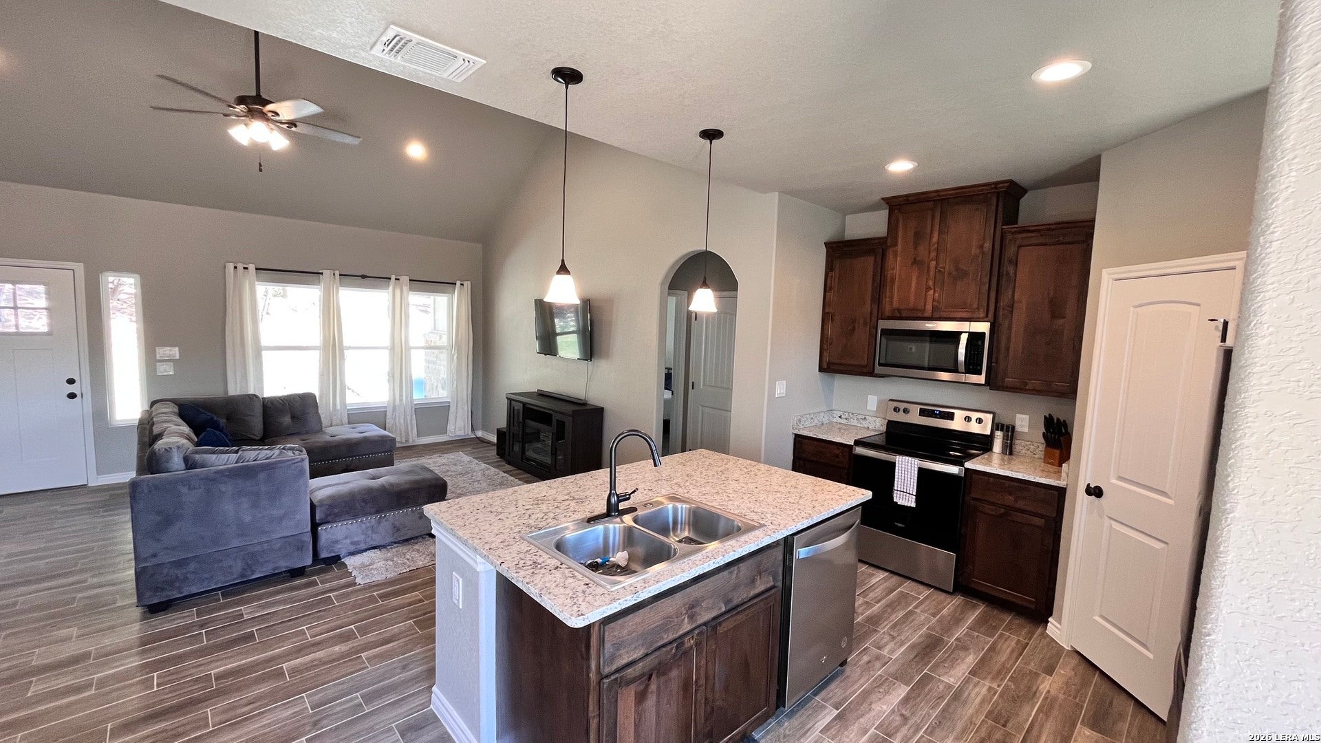 946 Cypress Dr