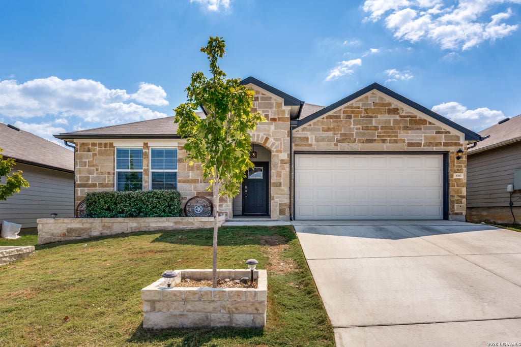 Photo of 816 Indigo, Seguin, TX 78155 (MLS # 1992371)