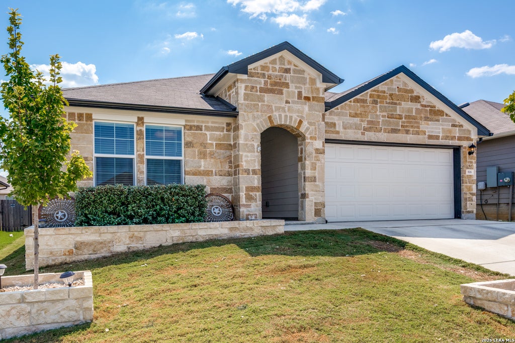 Photo of 816 Indigo, Seguin, TX 78155 (MLS # 1992371)