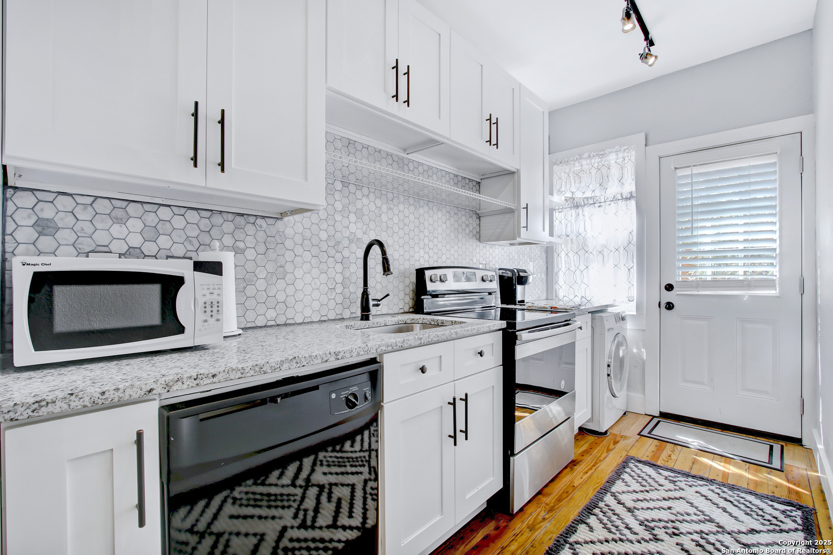 220 Beauregard Blvd 2