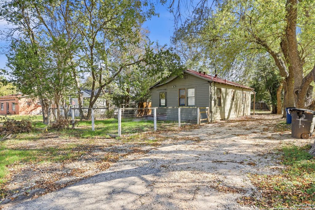 Photo of 1825 W Mill, New Braunfels, TX 78130 (MLS # 1926792)