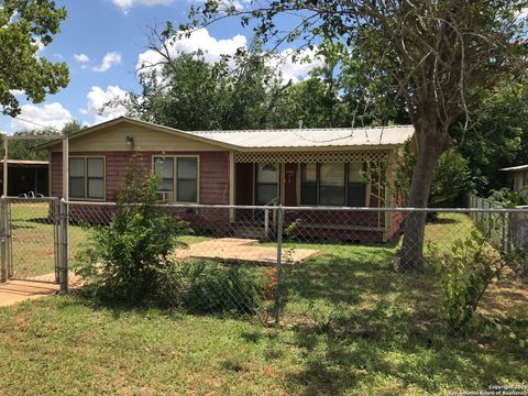 118 S Garcia St. Pearsall TX 78061