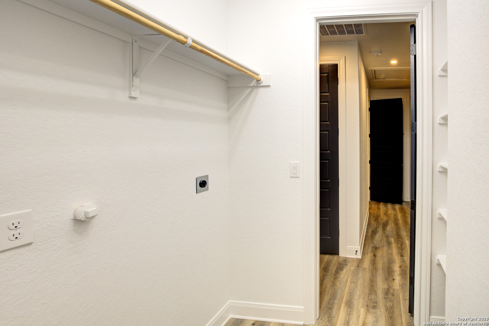 Wimberley, Texas 78676, United States, 3 Bedrooms Bedrooms, ,2 BathroomsBathrooms,Residential,Active,246618