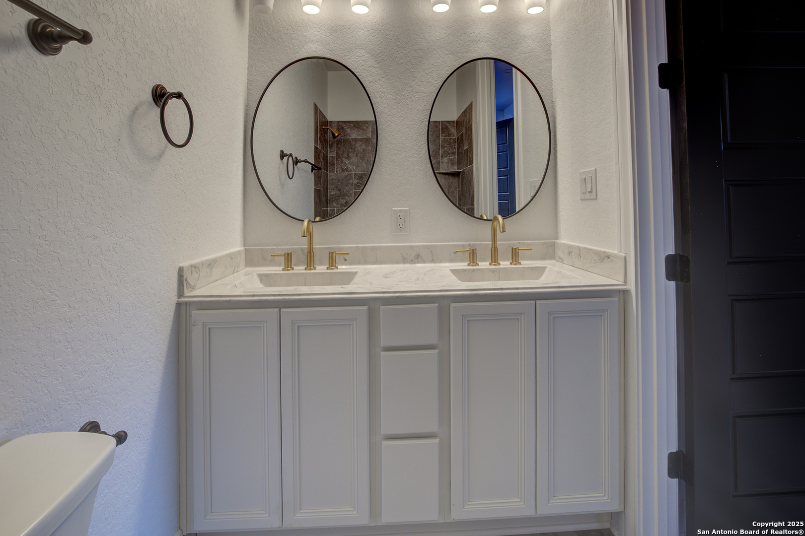 Wimberley, Texas 78676, United States, 3 Bedrooms Bedrooms, ,2 BathroomsBathrooms,Residential,Active,246618