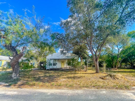 302 E CARTER ST, BEEVILLE, TX 78102 - Image 9510df3eea584dfa9a67a09edcb10d74/4098611053