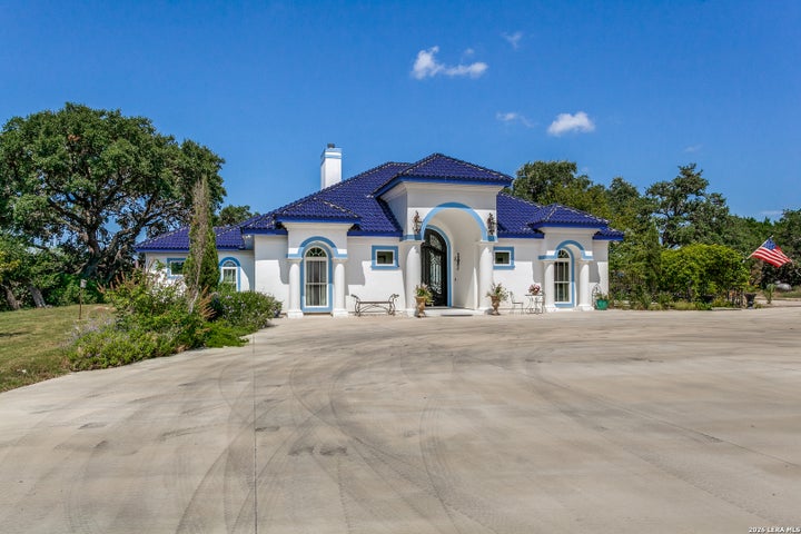 Photo 1 of 31 — 497 N THUNDER CREEK RD, Utopia, TX 78884