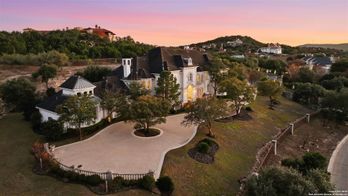 Single Family Residence at 2 Admirals Way