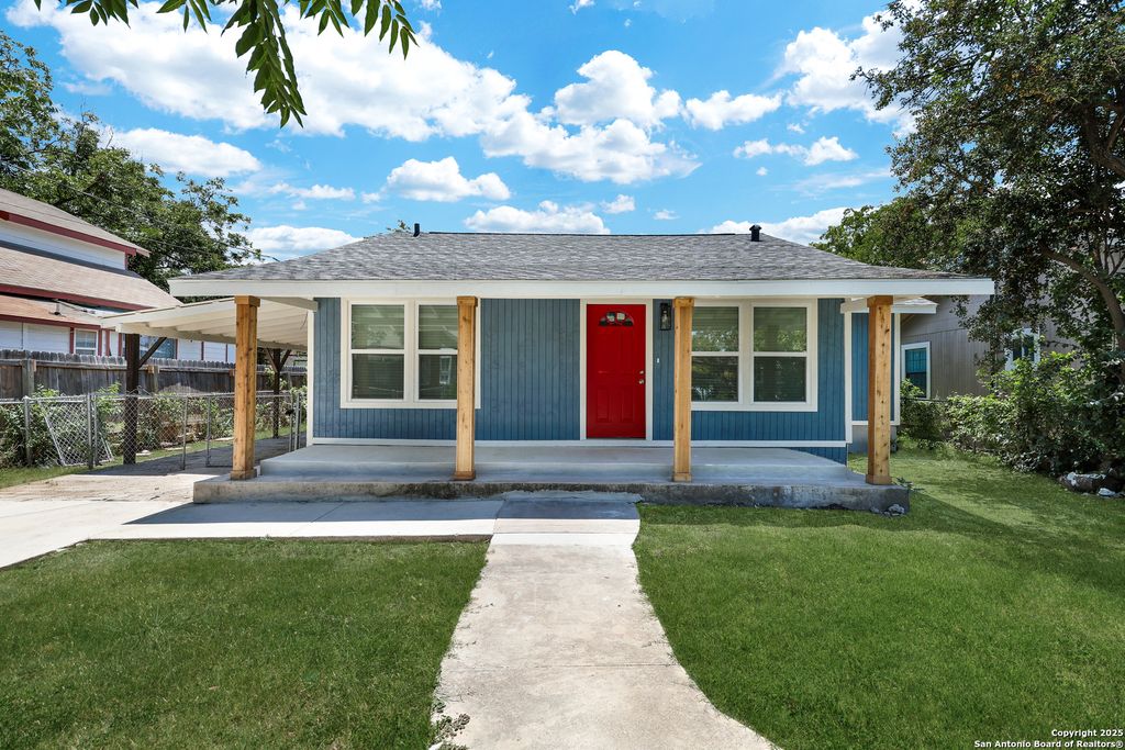 Photo of 1938 W Ashby Pl, San Antonio, TX 78201 (MLS # 1941406)