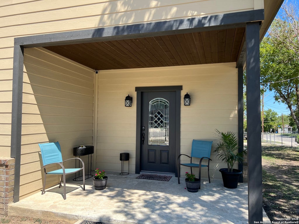 Photo of 235 GRAY ST, San Antonio, TX 78208 (MLS # 1993252)