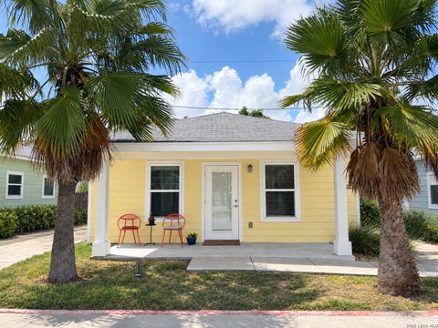 137 Oasis Cir, Rockport, TX 78382 - #: 2018291