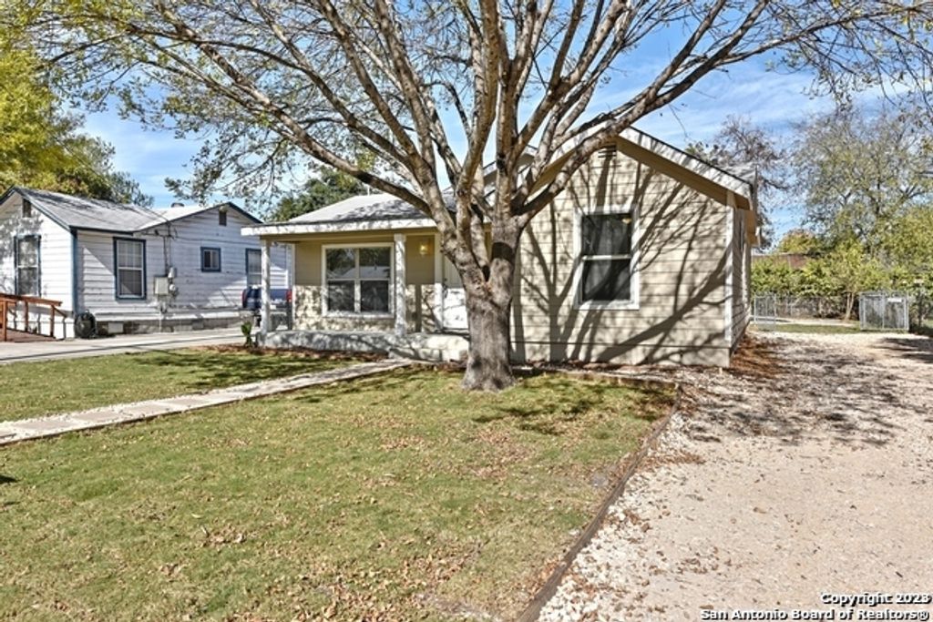Photo of 119 PHARIS ST, San Antonio, TX 78237 (MLS # 1939908)