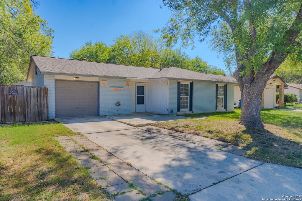 Photo of 5962 Cliff Valley, San Antonio, TX 78250 (MLS # 1915402)