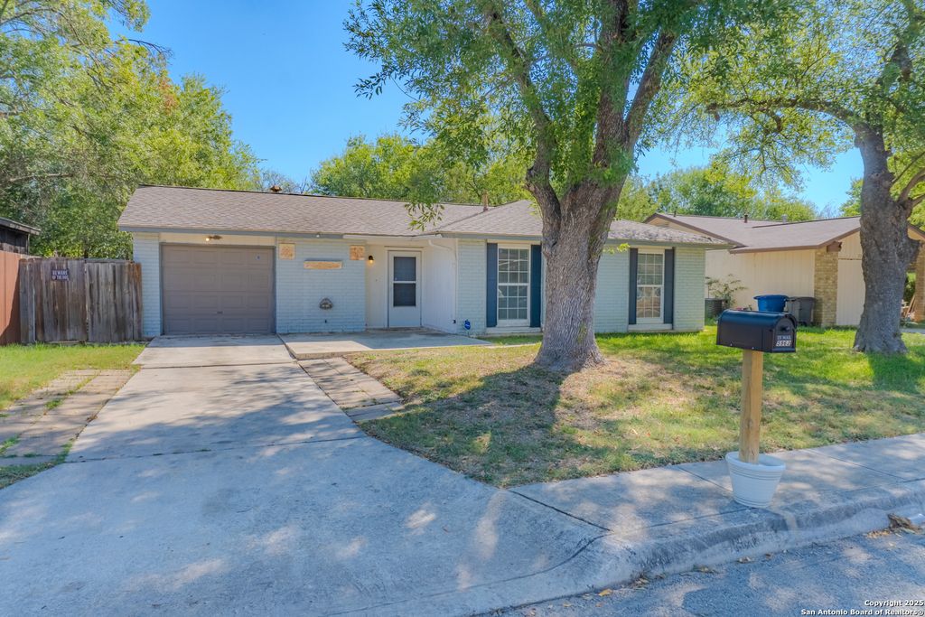 Photo of 5962 Cliff Valley, San Antonio, TX 78250 (MLS # 1915402)
