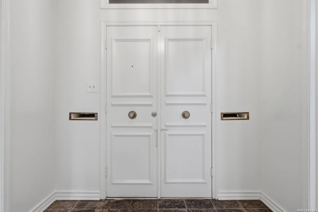 Photo of 486 E Olmos Dr, Olmos Park, TX 78212 (MLS # 1954969)