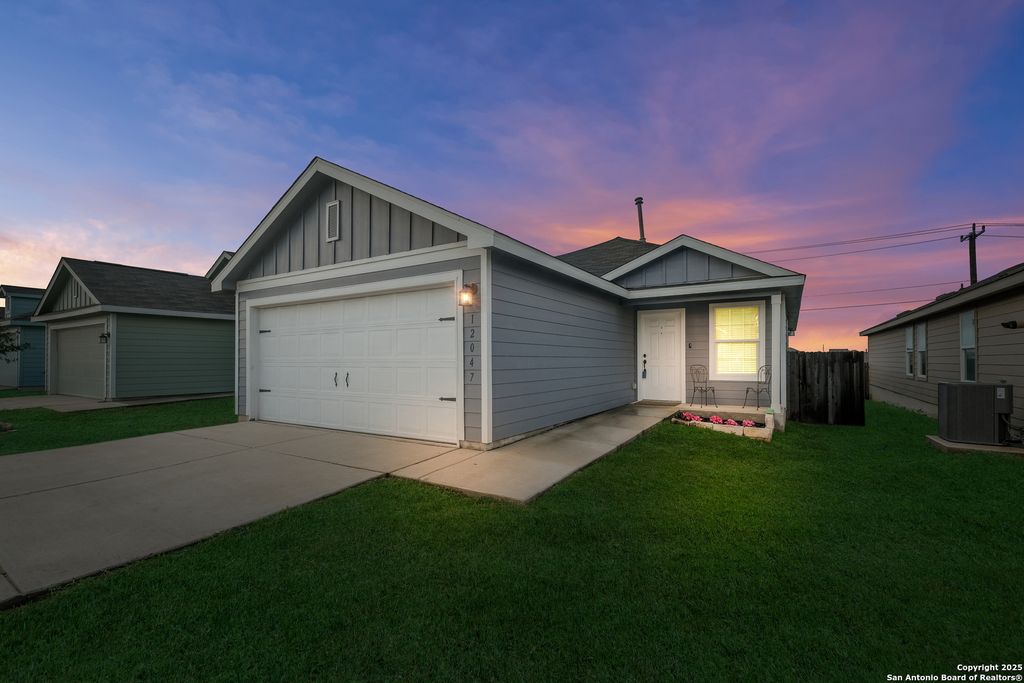 Photo of 12047 Overton Way, San Antonio, TX 78221 (MLS # 1930110)