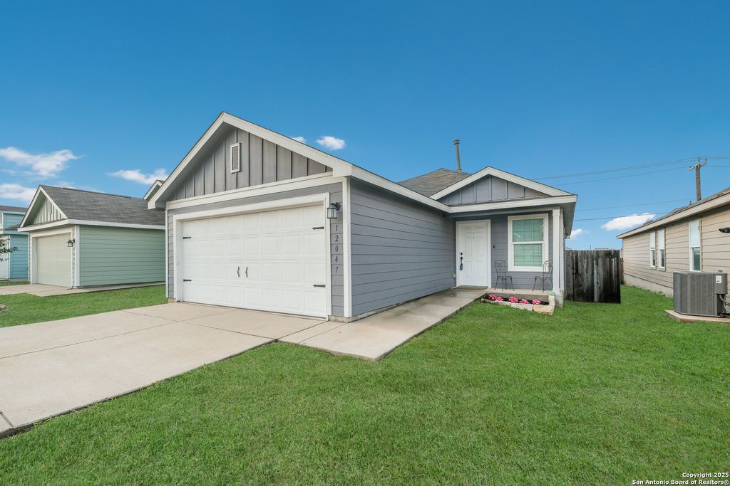 Photo of 12047 Overton Way, San Antonio, TX 78221 (MLS # 1930110)