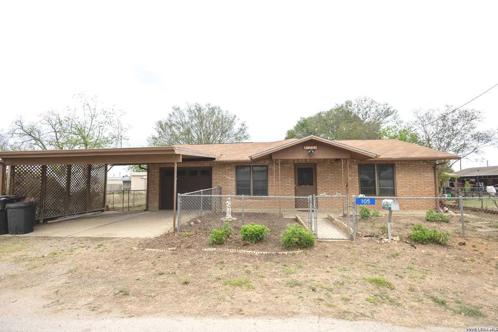 Photo of 105 S Sayers, Devine, TX 78016 (MLS # 1955769)