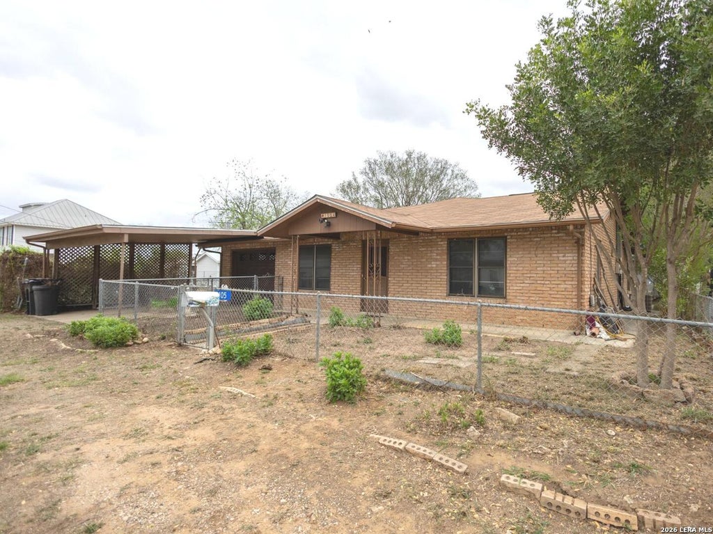 Photo of 105 S Sayers, Devine, TX 78016 (MLS # 1955769)