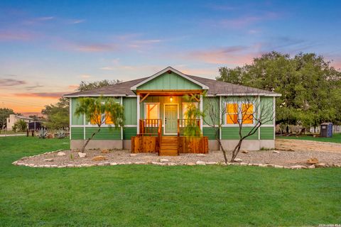 Property photo of 316 Royal Oaks Dr, Somerset, TX 78069