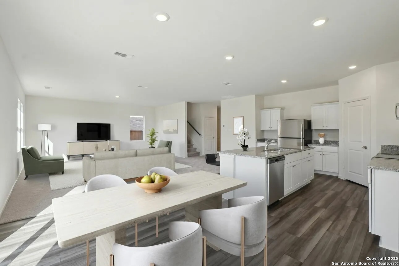7407 Creek Loop