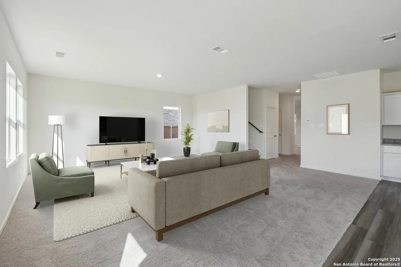 7407 Creek Loop