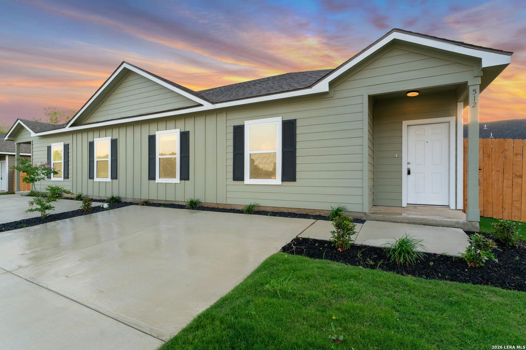 Photo of 605-607 Hudson, Seguin, TX 78155 (MLS # 2006281)