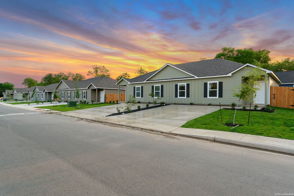 Photo of 605-607 Hudson, Seguin, TX 78155 (MLS # 2006281)