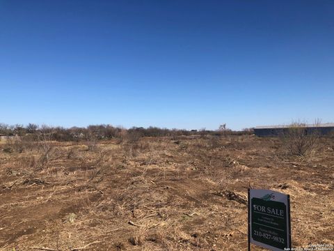 516  (LOT 7) CR 6843 Lytle TX 78052