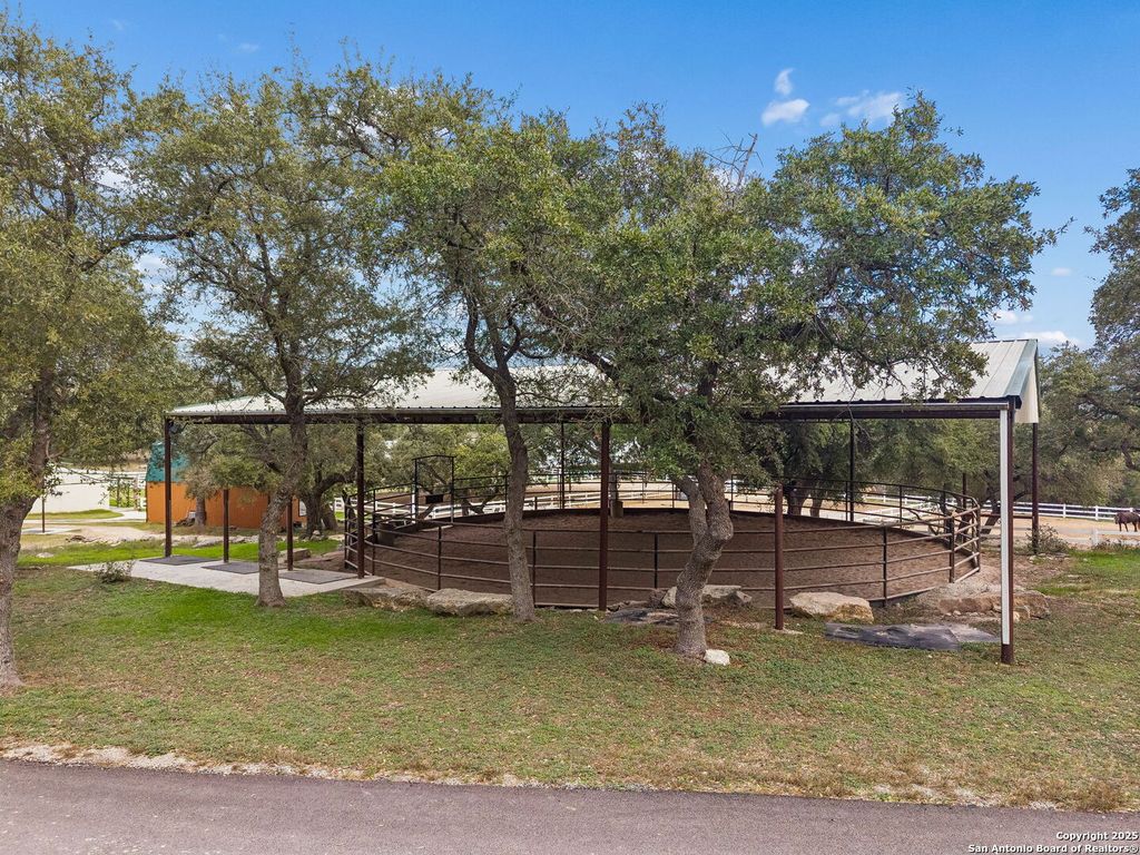 Photo of 430 Stoney Ridge, Bulverde, TX 78163 (MLS # 1930174)