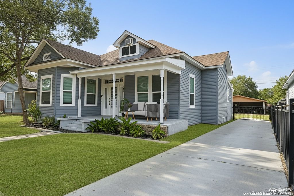 Photo of 415 Helena, San Antonio, TX 78204 (MLS # 1918261)