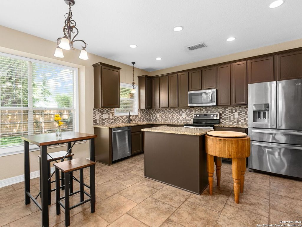 Photo of 103 Surrey Dr, Boerne, TX 78006 (MLS # 1880719)