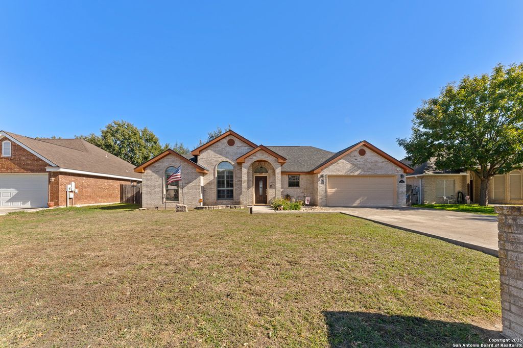 Photo of 637 Garnet, Seguin, TX 78155 (MLS # 1922755)