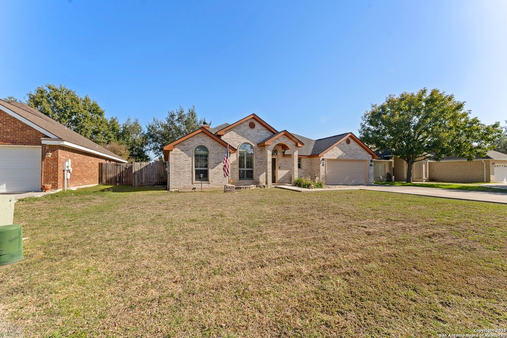 Photo of 637 Garnet, Seguin, TX 78155 (MLS # 1922755)