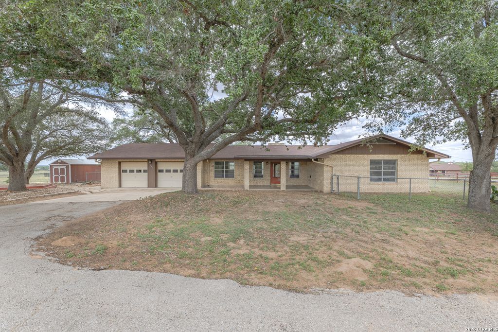 Photo of 124 HOME PL, Adkins, TX 78101 (MLS # 1958878)