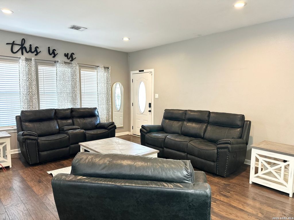 Photo of 542 Sanches, Pleasanton, TX 78064 (MLS # 1940381)