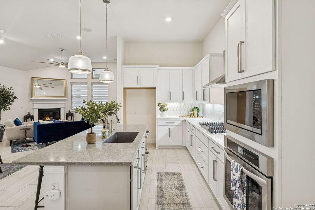 Photo of 443 Huntwick Dr, Boerne, TX 78006 (MLS # 1933788)