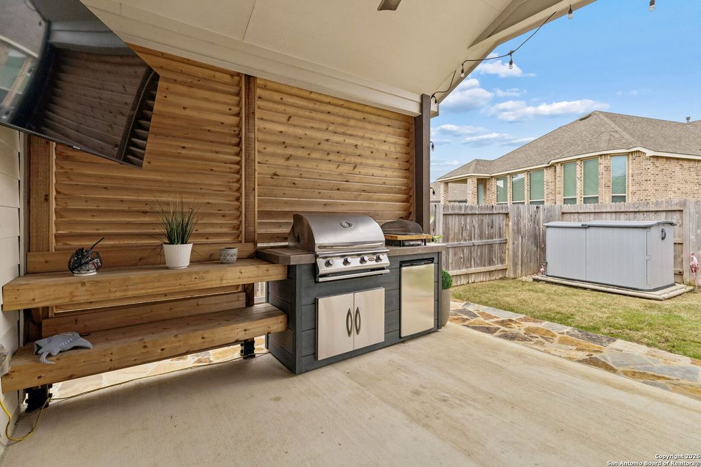 Photo of 443 Huntwick Dr, Boerne, TX 78006 (MLS # 1933788)