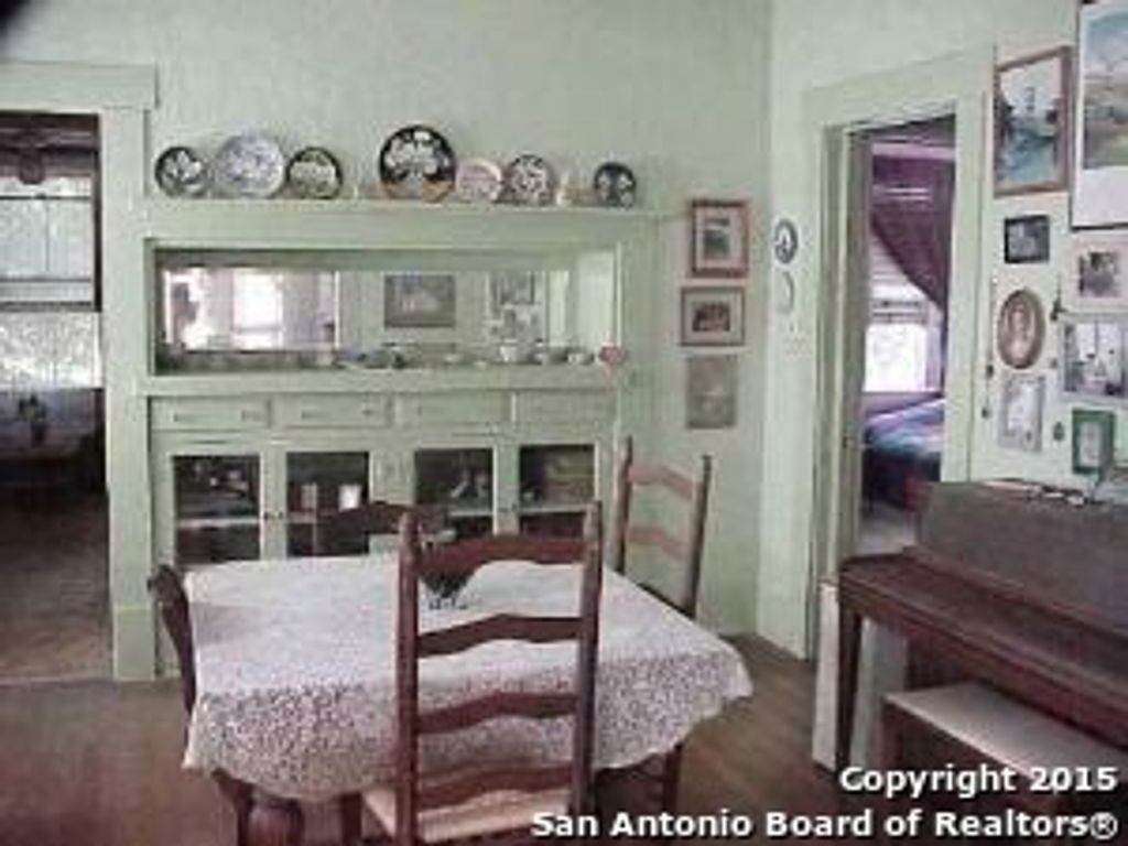 Photo of 1121 W AGARITA AVE, San Antonio, TX 78201 (MLS # 1929911)